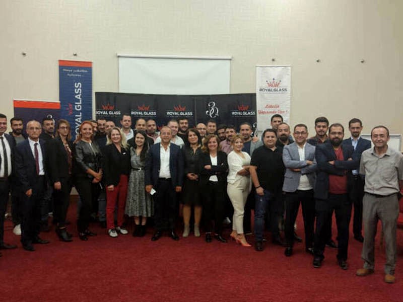 Royal Glass; Değişen Dünyanın, Sürekli Gelişen Lideri